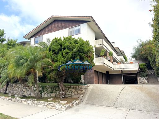 Rancho Palos Verdes 2-Bedroom Upstairs Apartment with Garage & Community Pool – photo 1