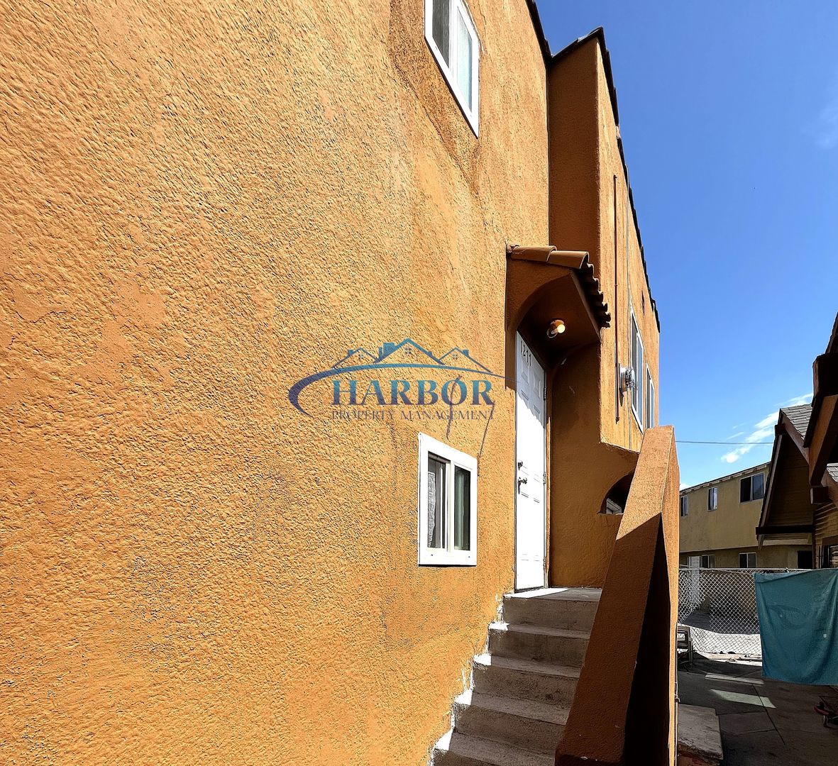 Long Beach Apartment: 1273 Chestnut Avenue