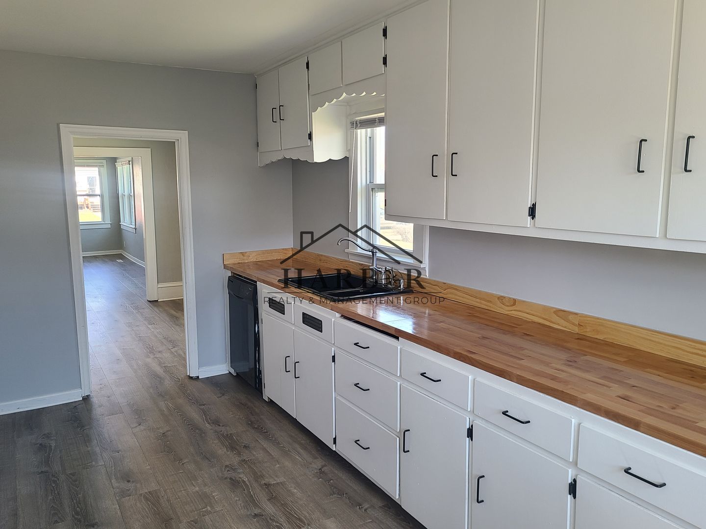 Austin House: 1204 1st Avenue NE