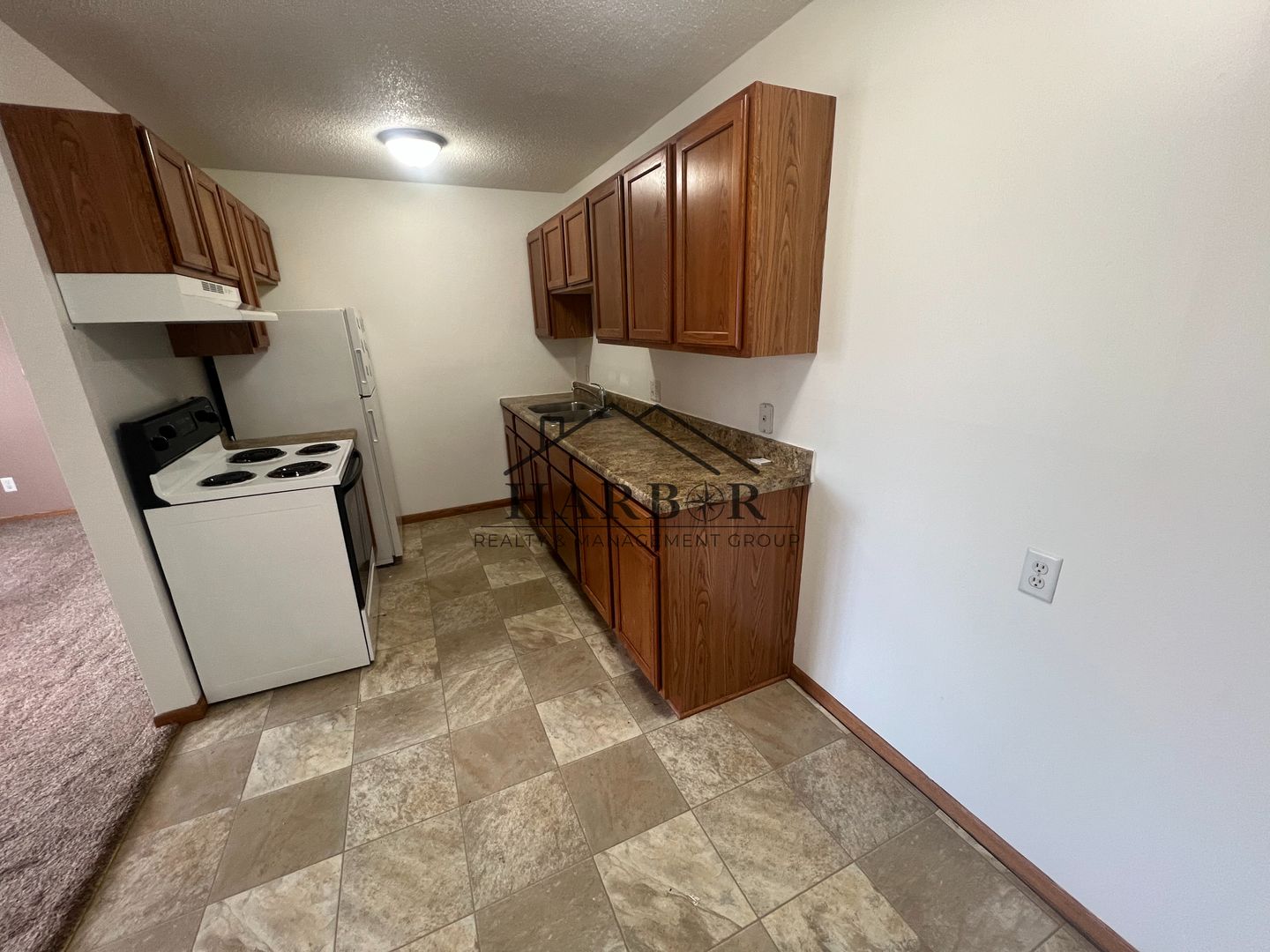 Hayfield Apartment: 110 2nd Ave NE