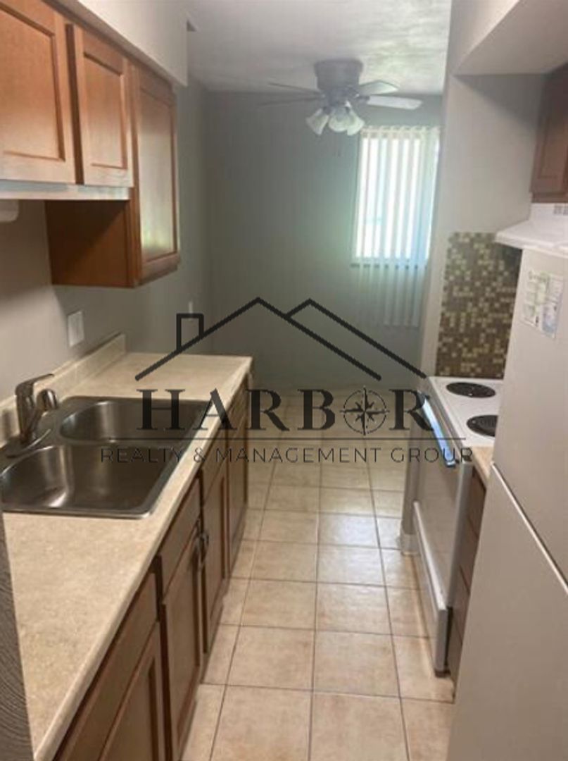 Austin Apartment: 900 14th Street NW