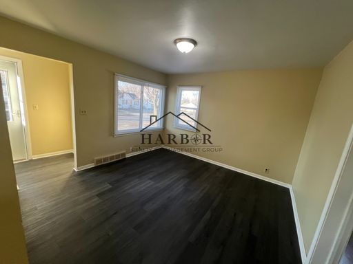 Listing photo thumbnail