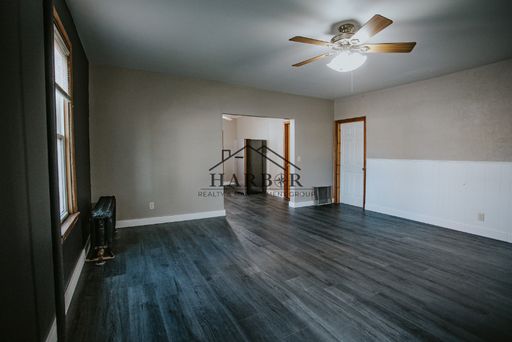 Listing photo thumbnail