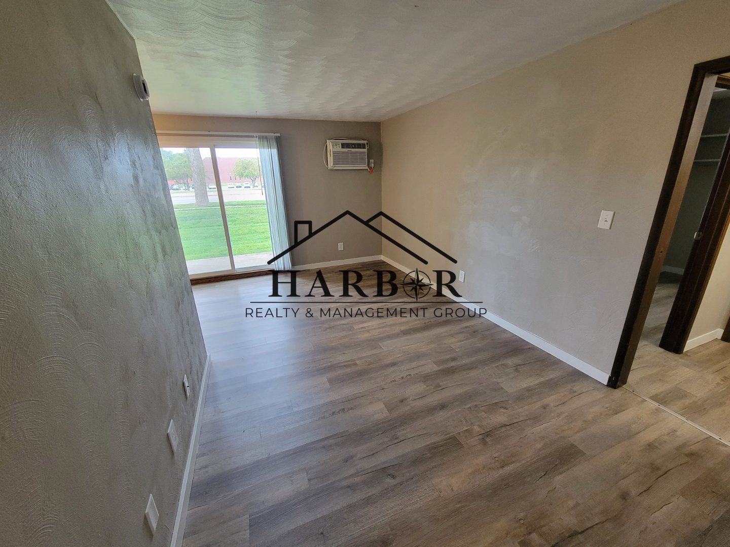 Austin Apartment: 900 14th Street NW