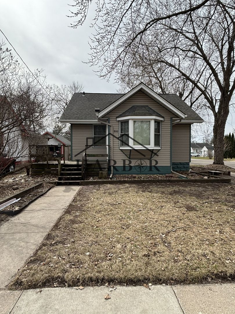 Austin House: 800 8th Avenue SE