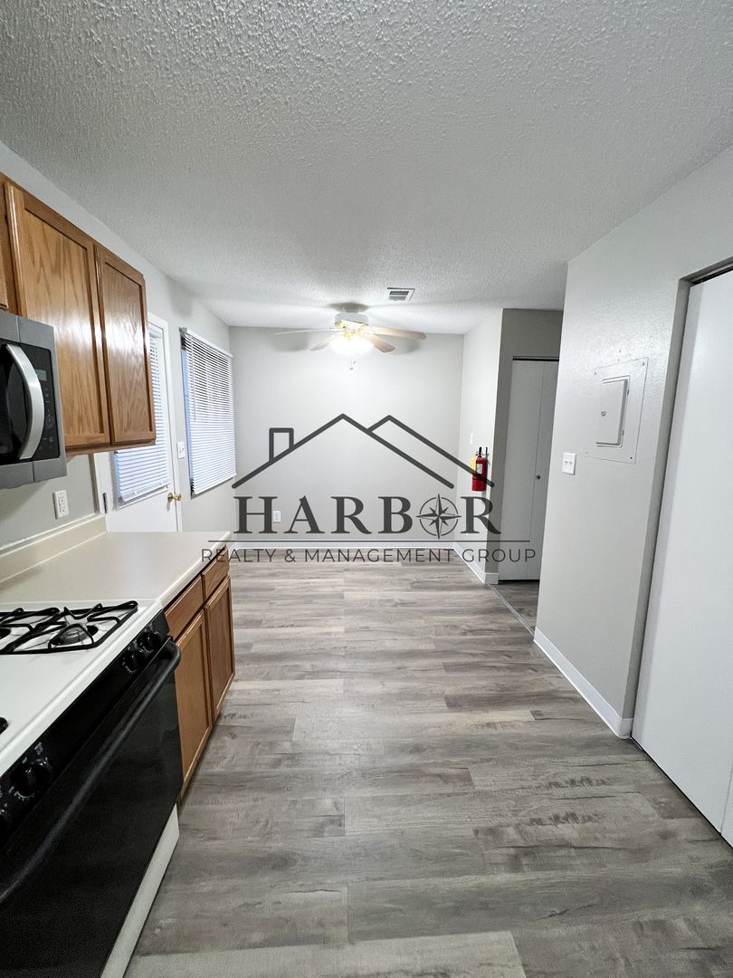 Boone Apartment: 1221 South Linn Street