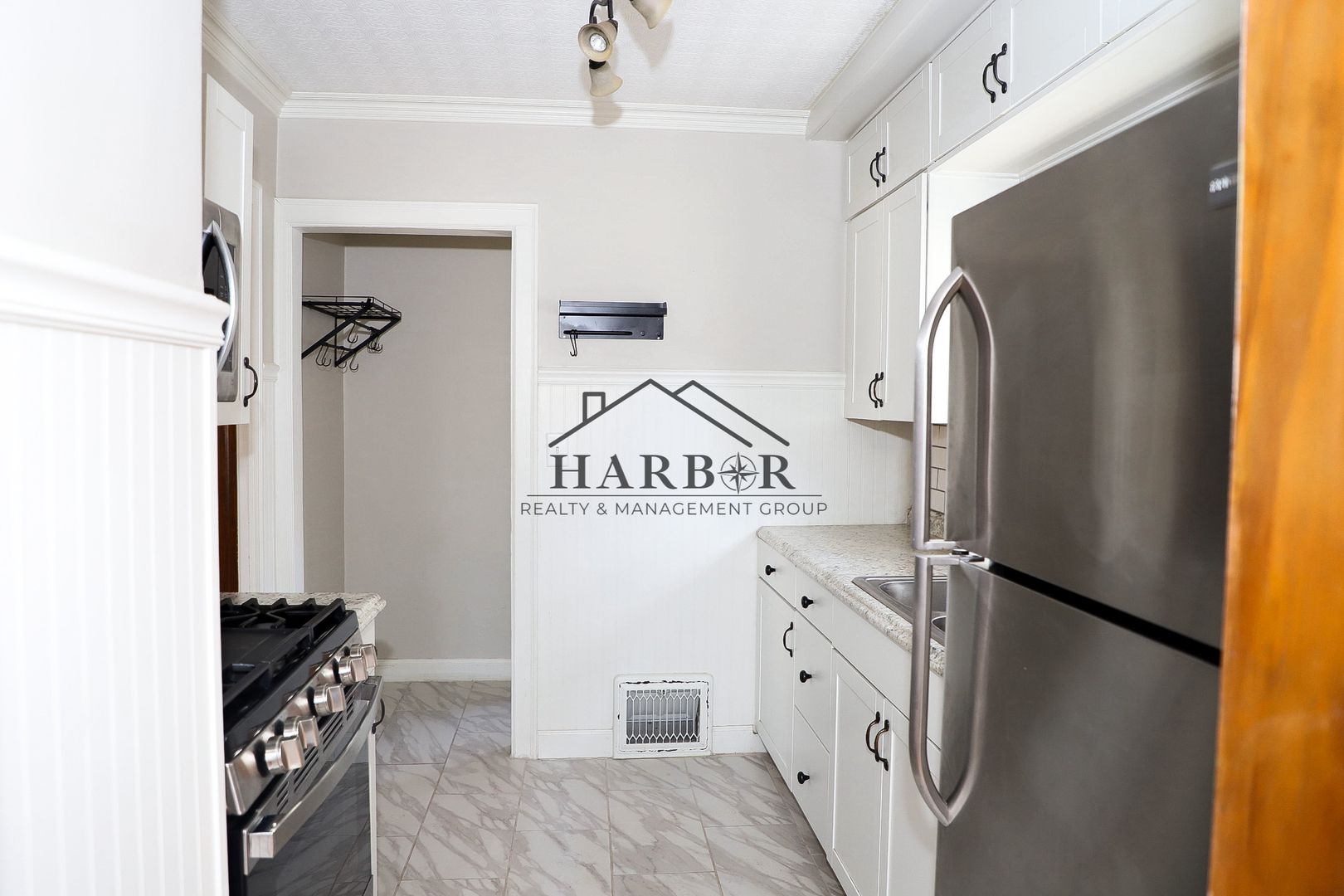 3 Bedroom Single Family Home in SE Rochester Available Now!