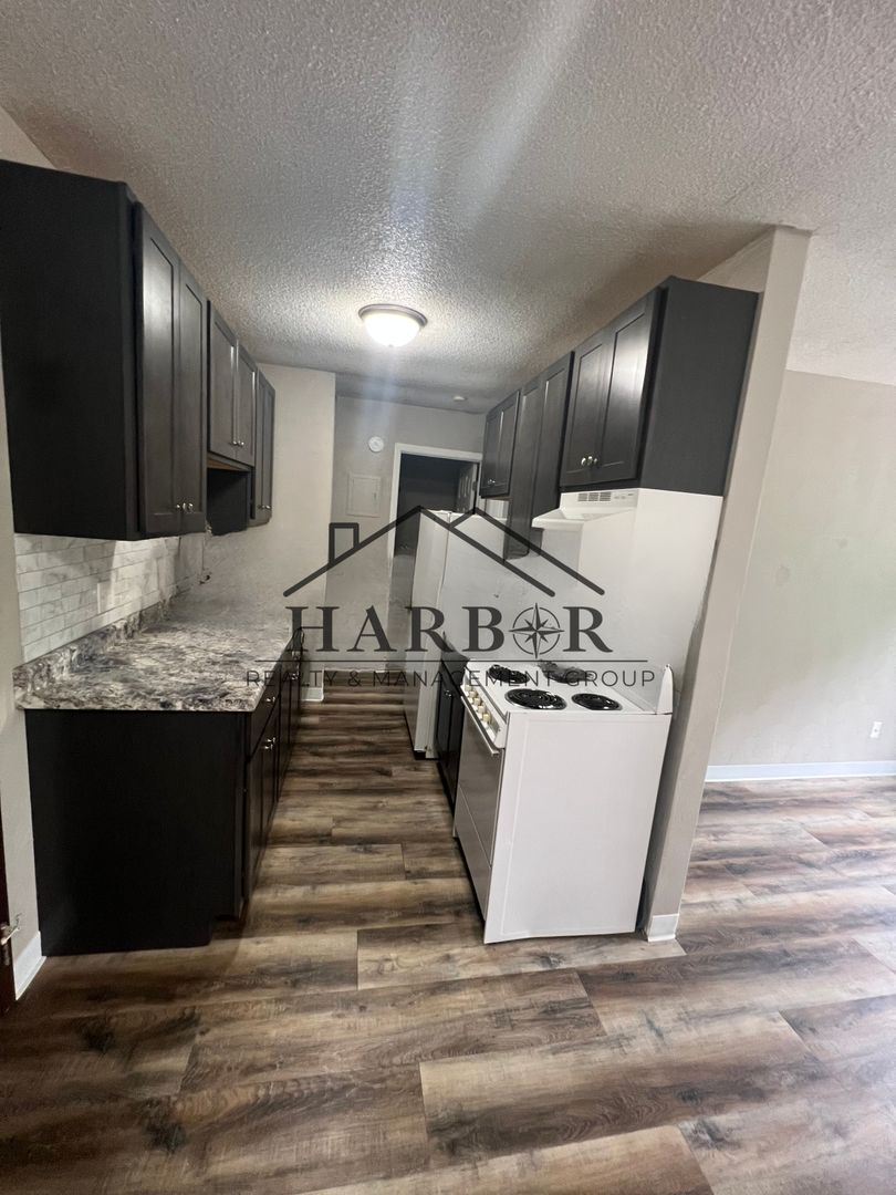 Austin Apartment: 900 14th Street NW