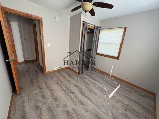 Listing photo thumbnail