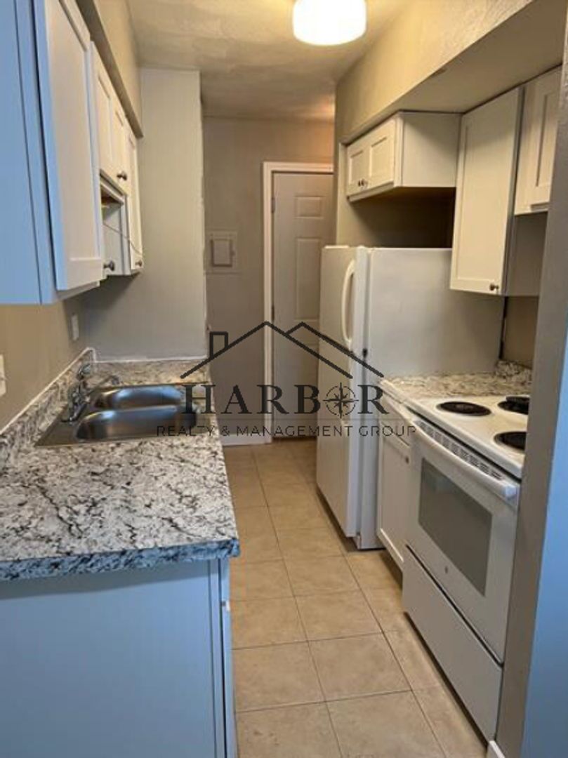 Austin Apartment: 900 14th Street NW
