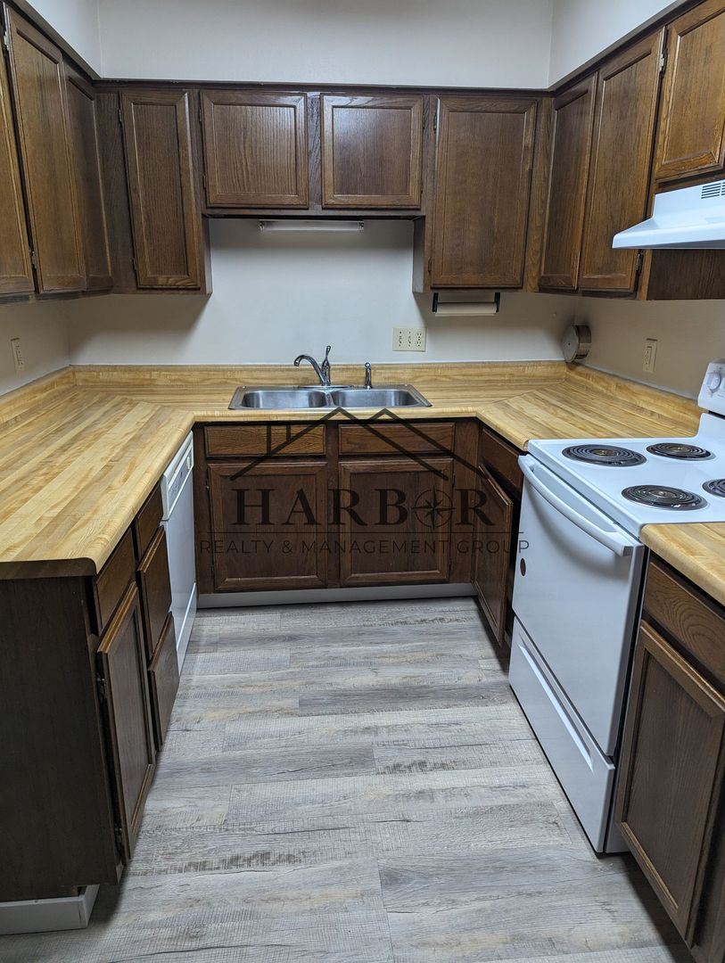 Boone Apartment: 724 7th Street