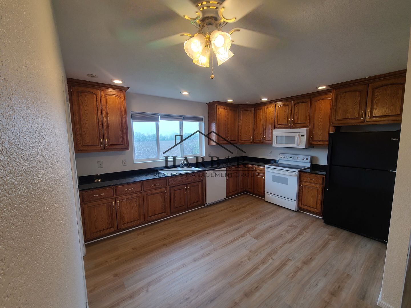 Dexter Apartment: 275 North Pine Street