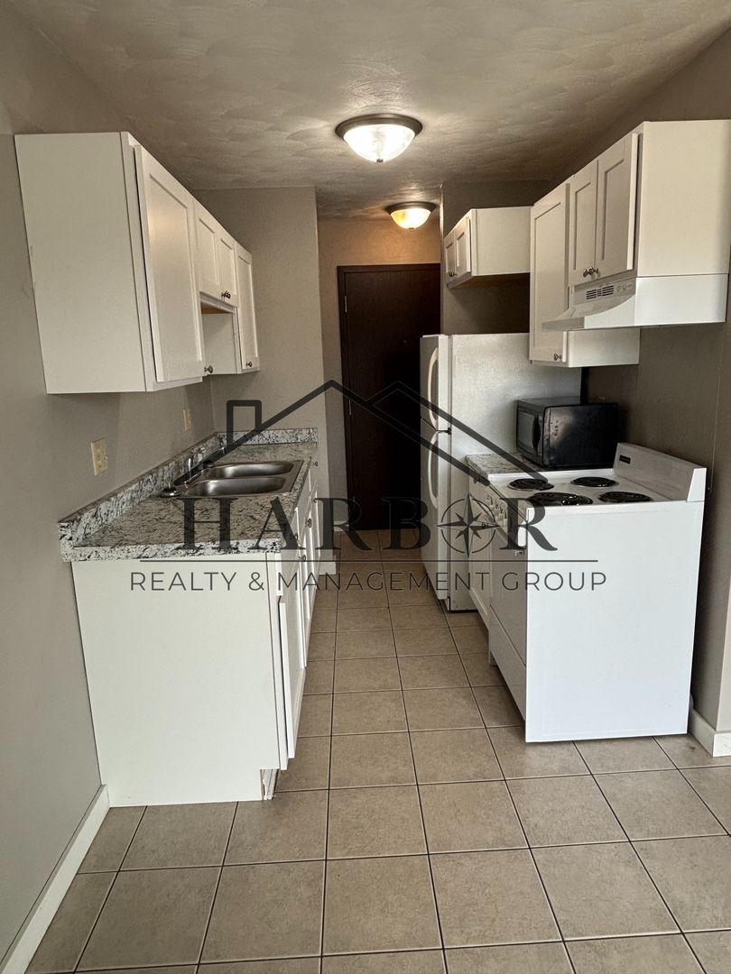 Austin Apartment: 900 14th Street NW