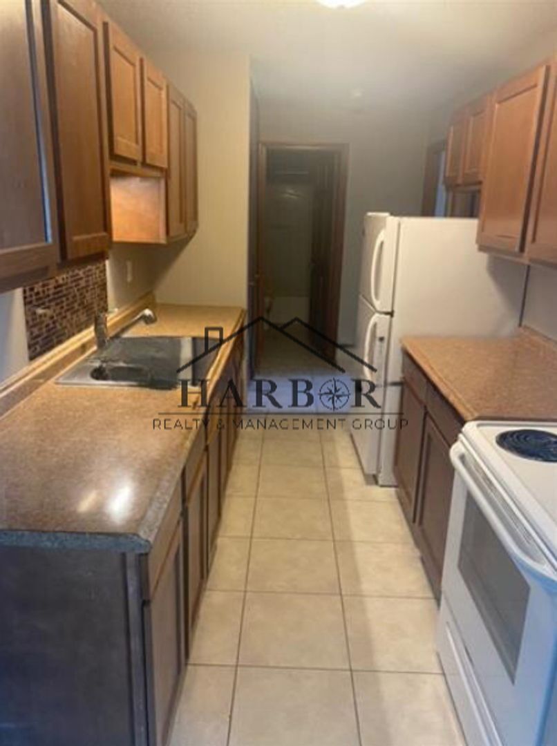 Austin Apartment: 900 14th Street NW