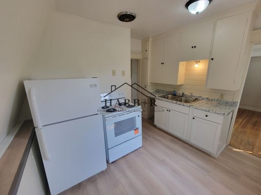 711 1st Dr NW-B – photo 1