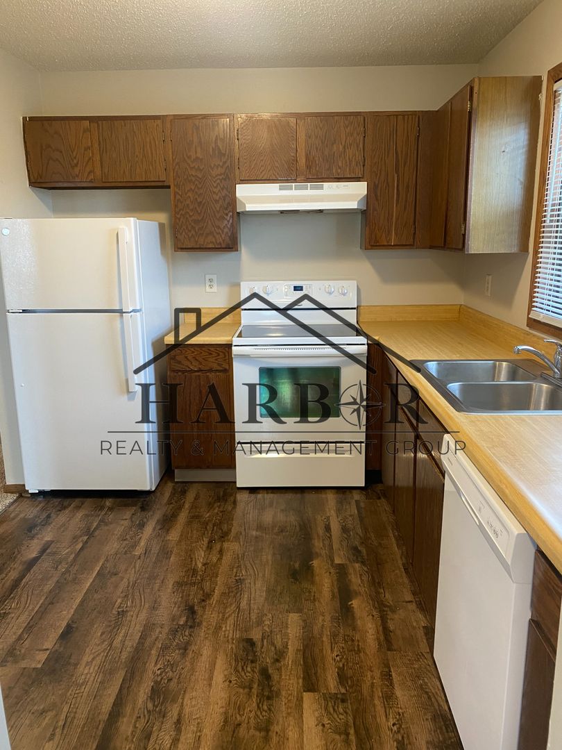 Rochester Apartment: 2426 30th Ave NW