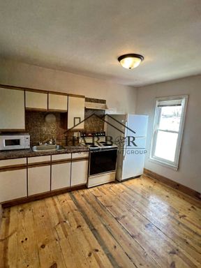 Listing photo thumbnail