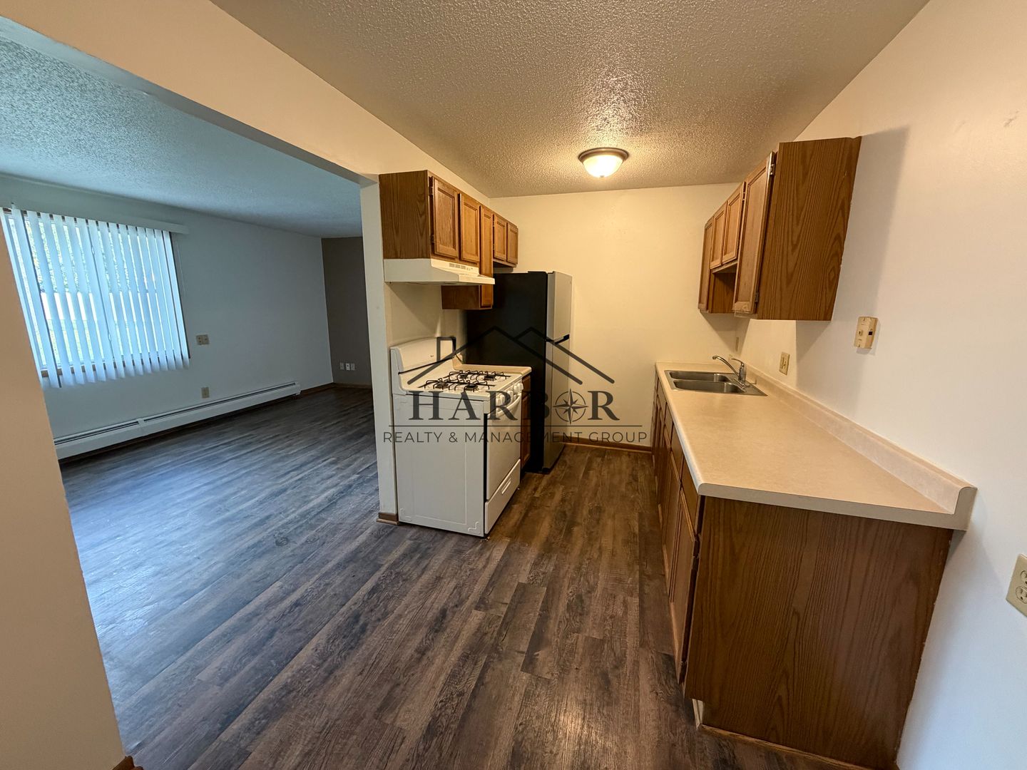Hayfield Apartment: 110 2nd Ave NE