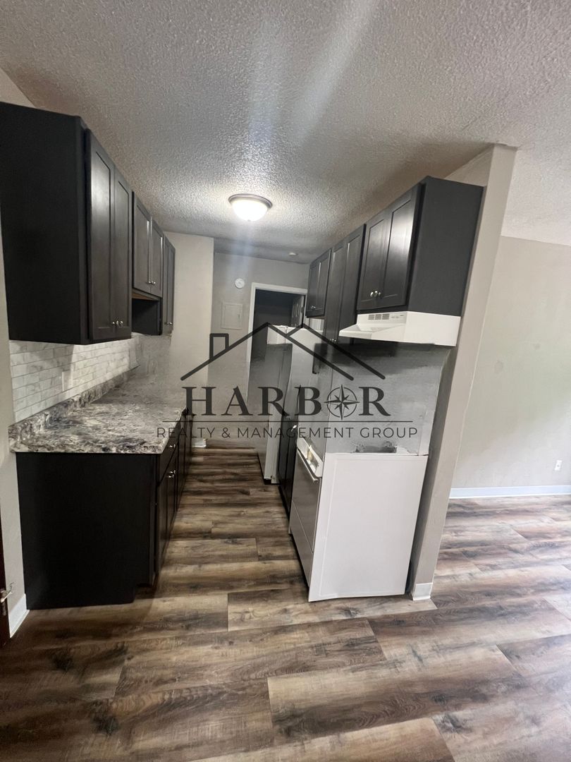 Austin Apartment: 900 14th Street NW