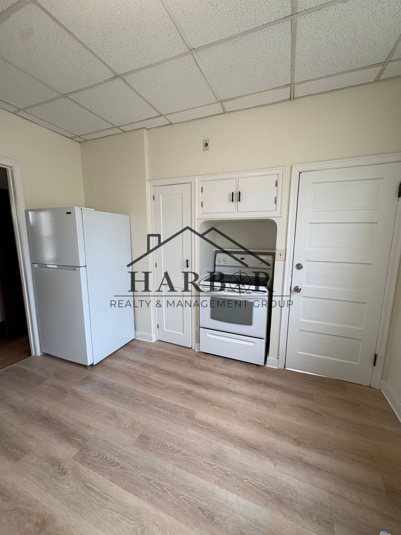 Austin Apartment: 711 1st Drive NW