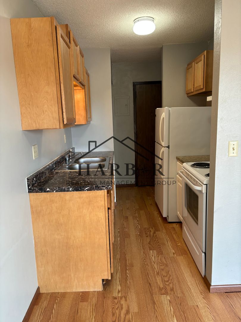 Austin Apartment: 900 14th Street NW