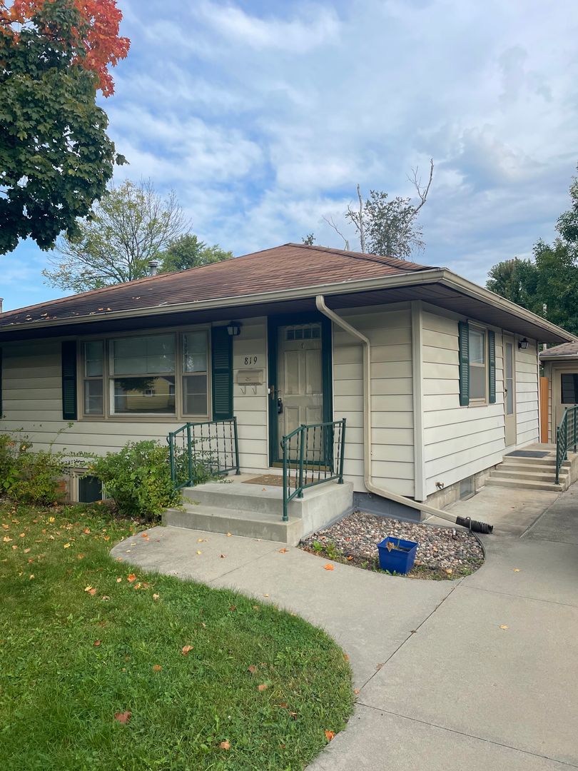 819 11 1/2 Street SW 