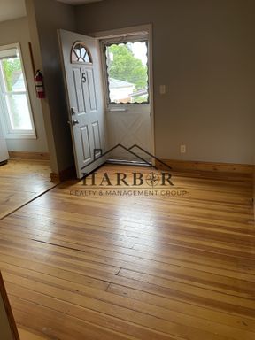 Listing photo thumbnail