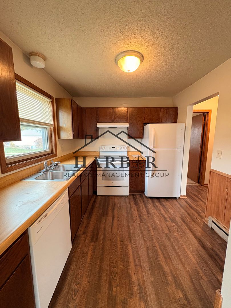 Rochester Apartment: 2426 30th Ave NW