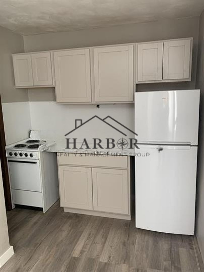 Austin Apartment: 900 14th Street NW