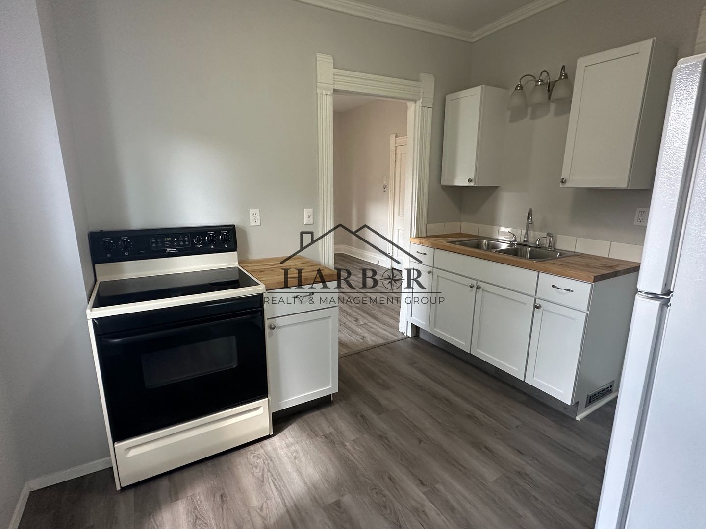 Boone Apartment: 527 Boone Street