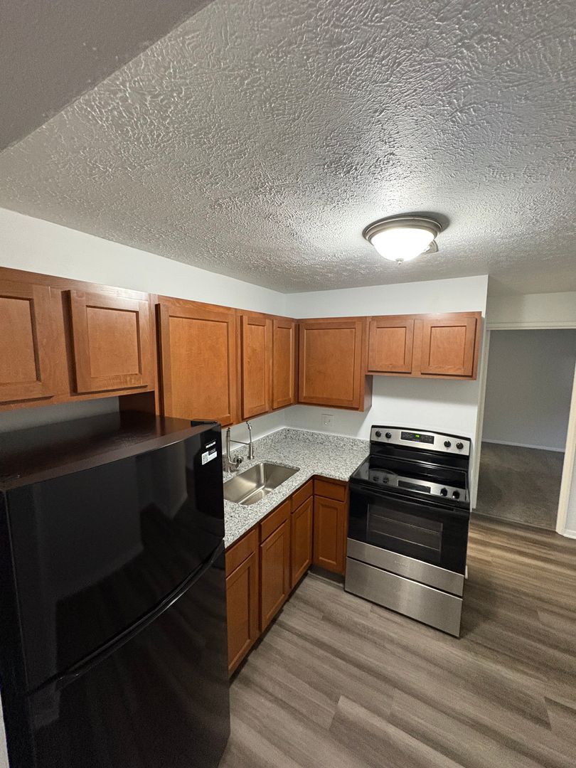 Addyston Apartment: 1 Main St. - E-12