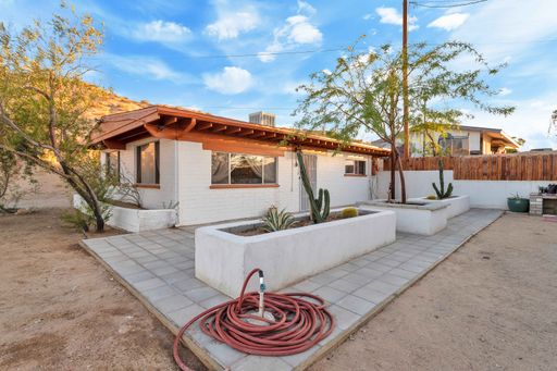 1 Bedroom - Fully Furnished - Hilltop Home w Views! - Free Internet
