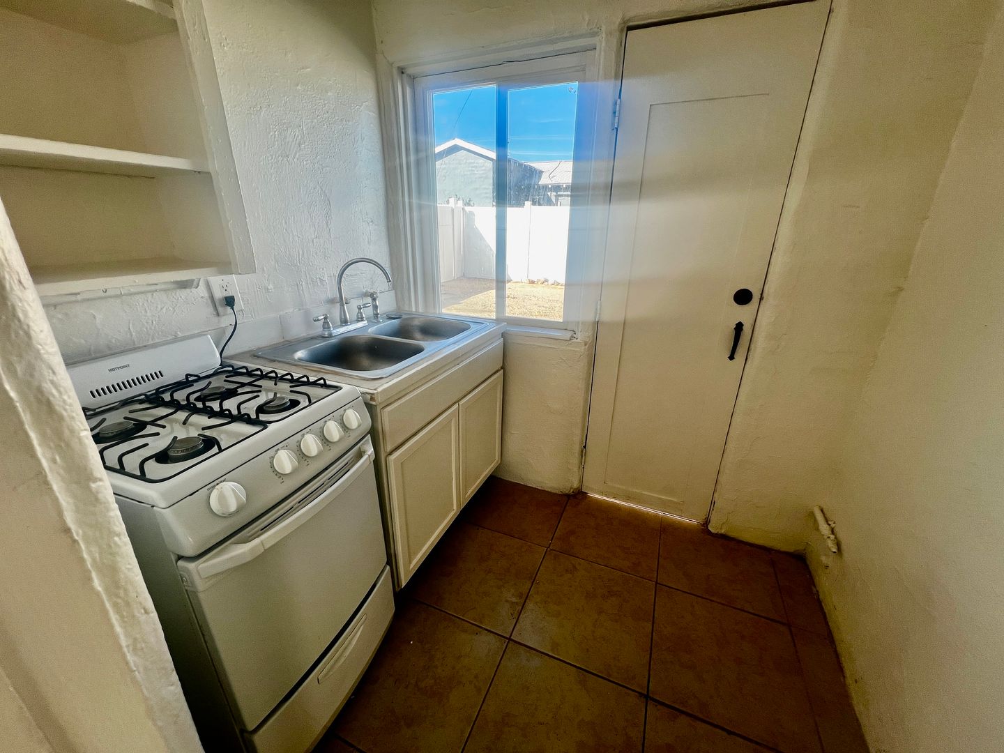 29 Palms Apartment: 6413-6431 Mariposa Ave.