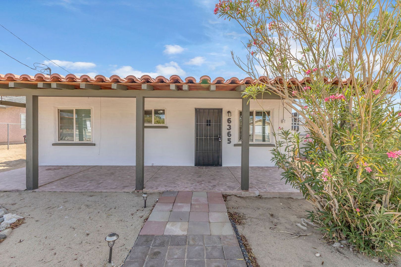 29 Palms House: 6365 Cahuilla Ave