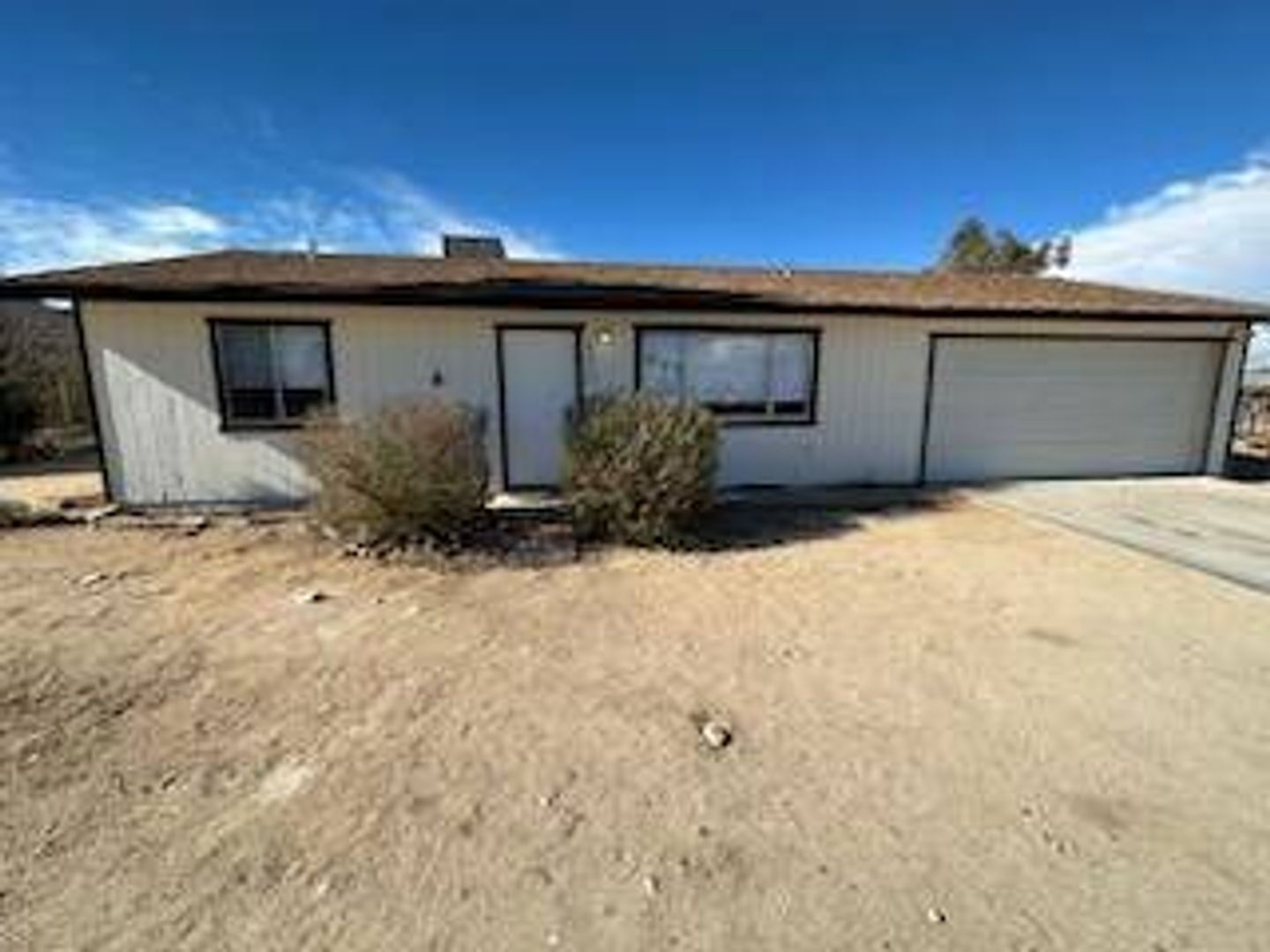 Twentynine Palms House: 6870 Alpine Avenue