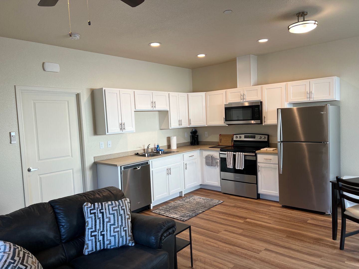 Paradise Apartment: 1000 Elliott Road