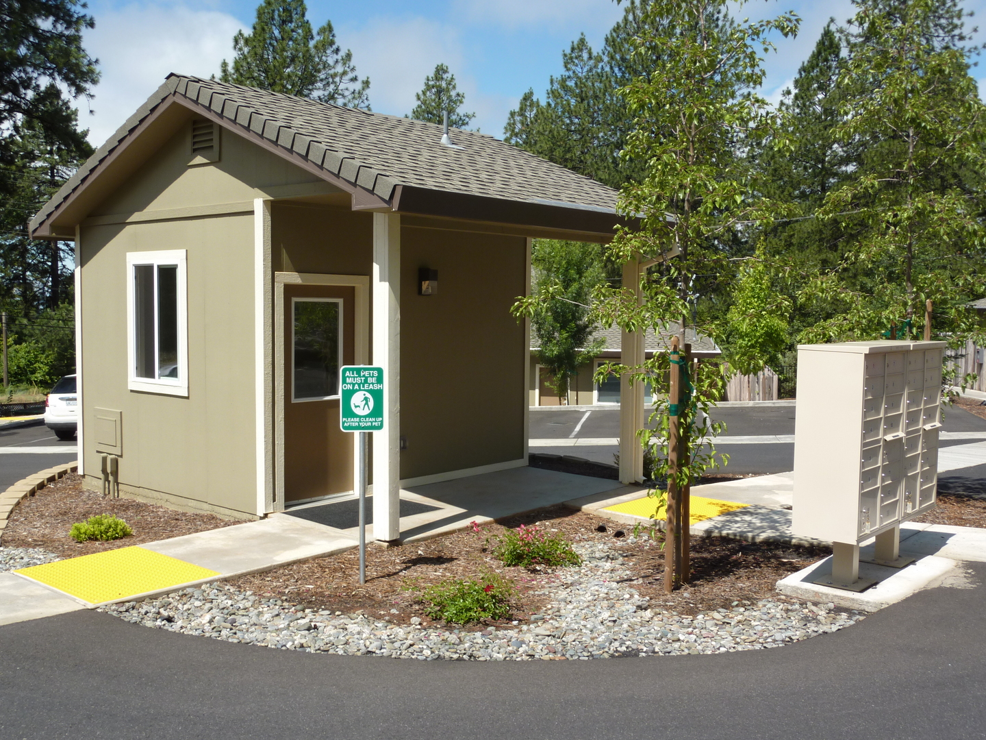 Paradise Apartment: 4911 Skyway