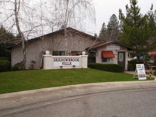 1/1 apartment with garage close in location