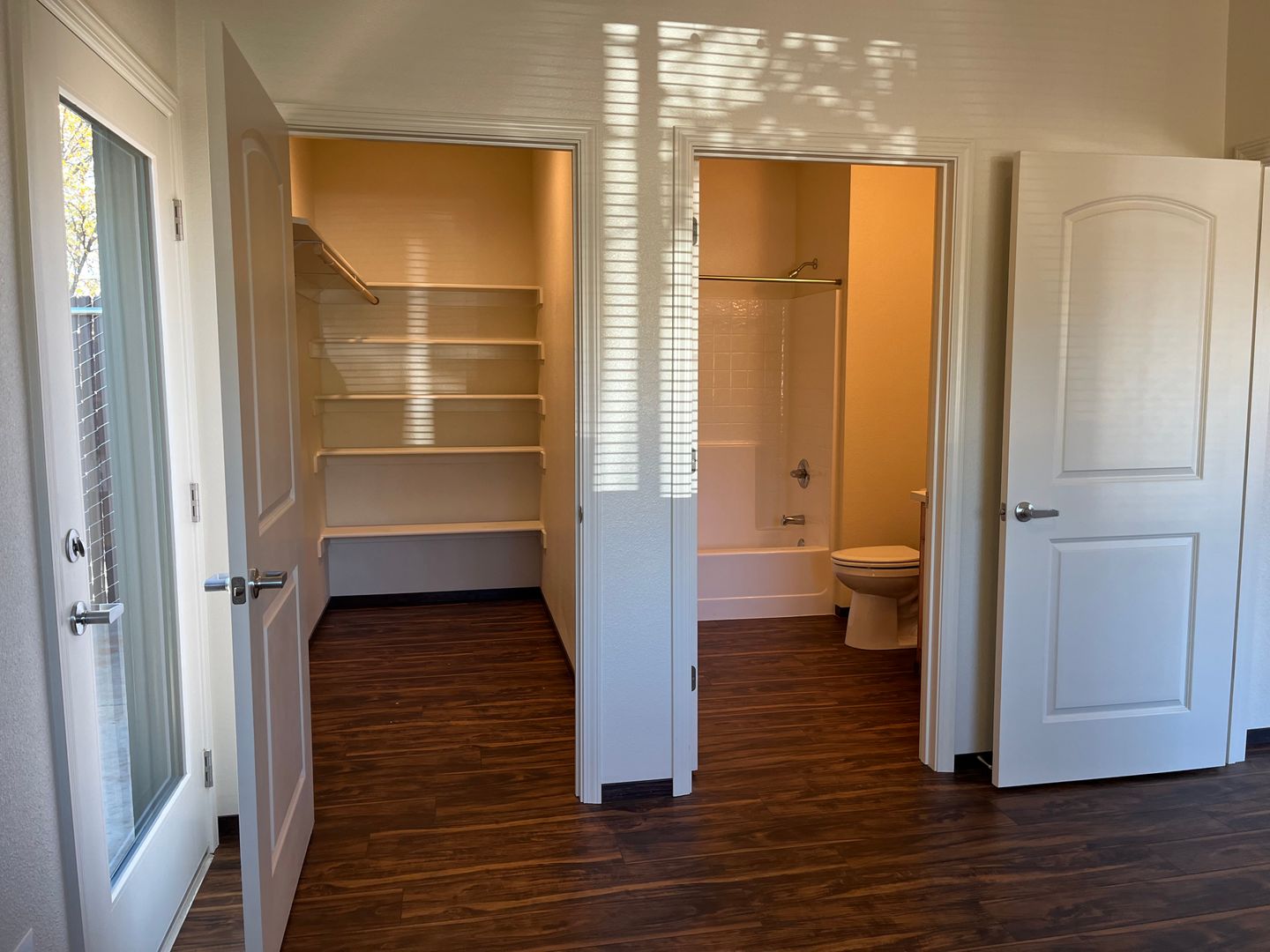 Paradise Apartment: 481 Nunneley Road