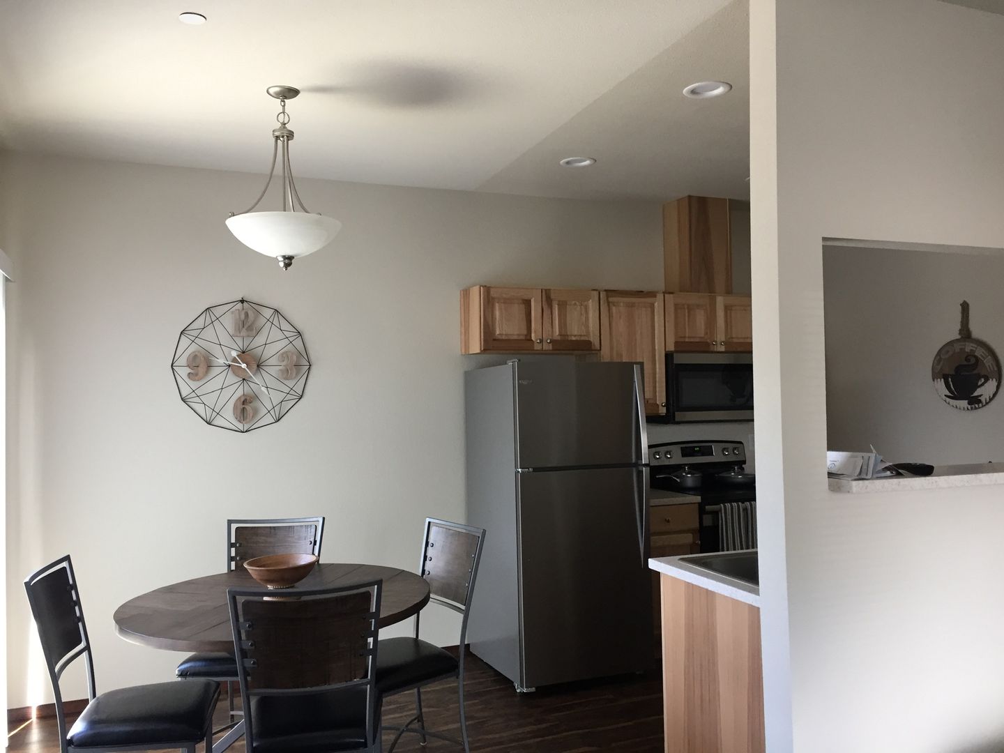 Paradise Apartment: 4911 Skyway