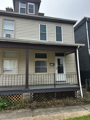 Convenient & Affordable 2 Bedroom 1/2 Double with Basement – photo 1