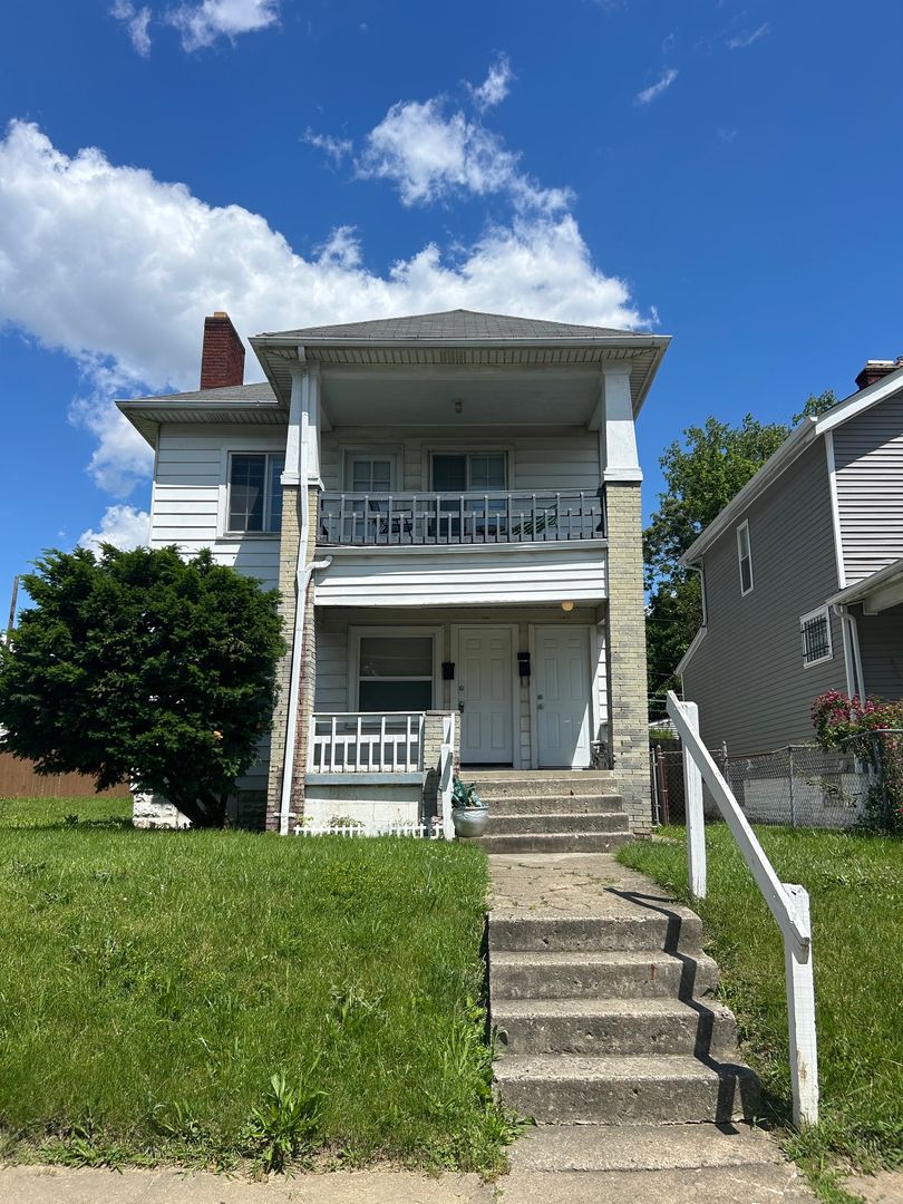 Columbus Apartment: 1138-1138 half S. Oakwood Ave