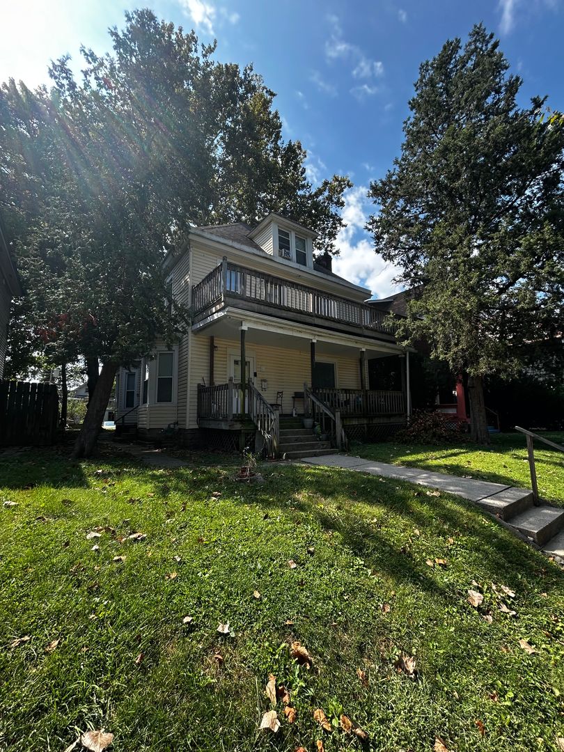 Columbus Apartment: 393 East 15th Avenue