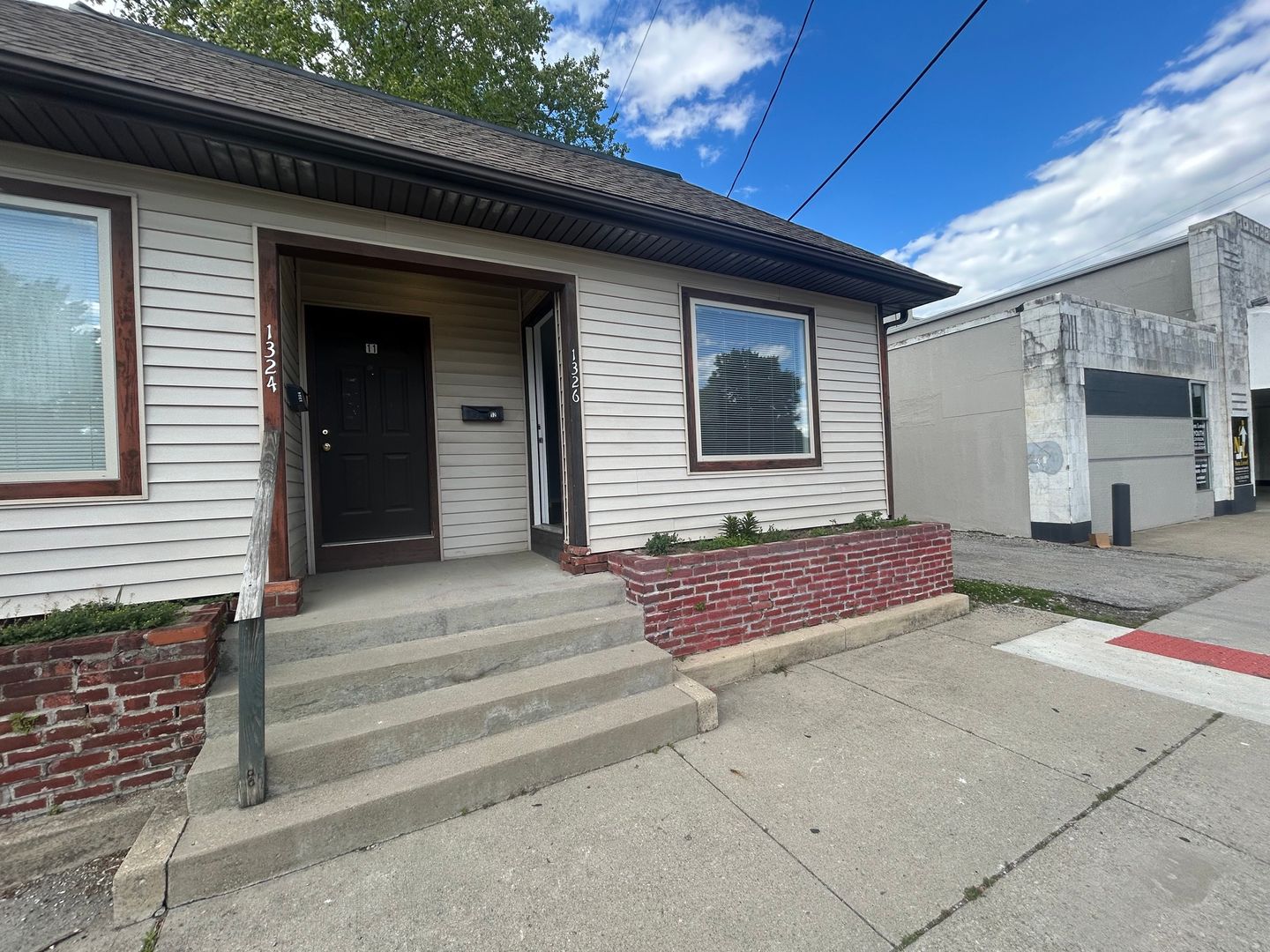 Columbus Apartment: 1324-26 E. Main St.
