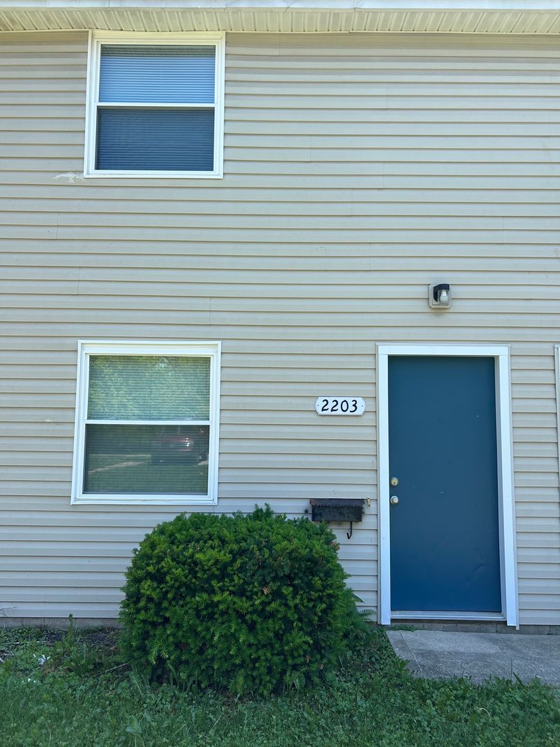 Columbus Townhome: 2203 Clarendon Ln