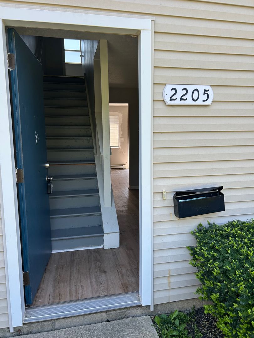 Columbus Townhome: 2205 Clarendon Ln