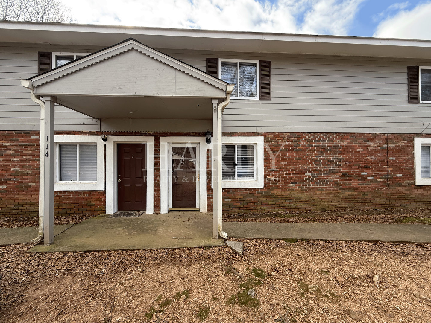 Silver Creek Apartment: 114 Nelson St