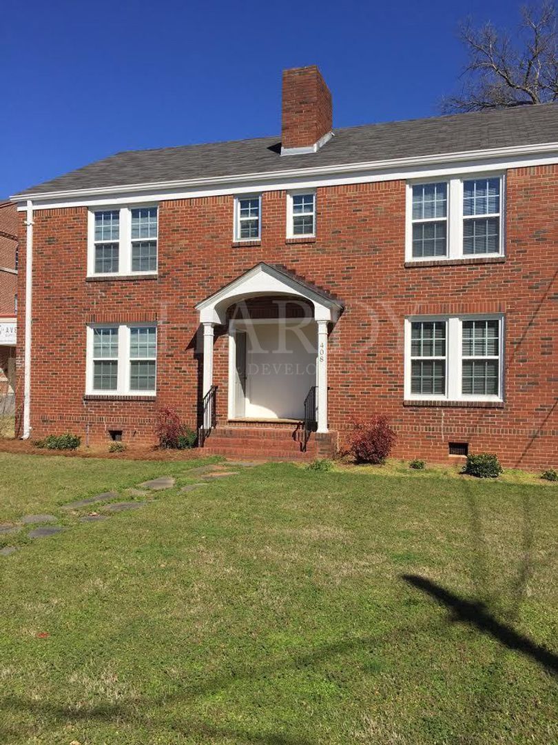 Rome Apartment: 406 & 408 N 5th Avenue