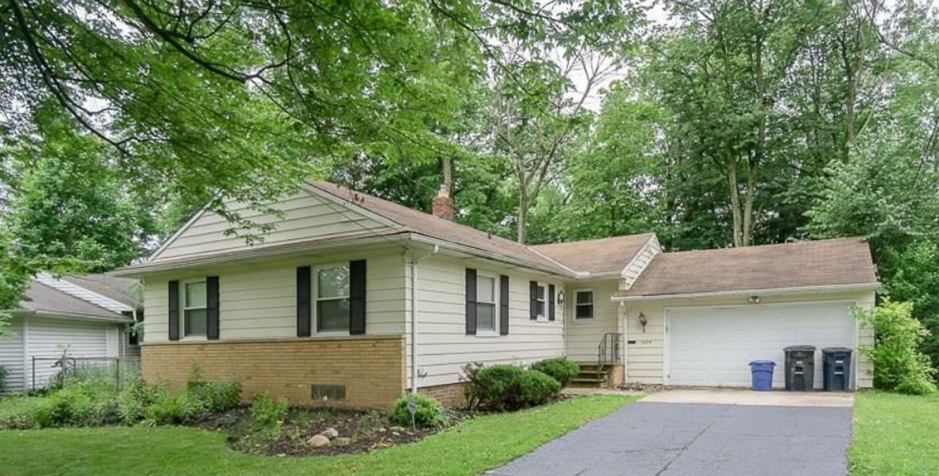 Lynhurst House: 1270 Roland Road