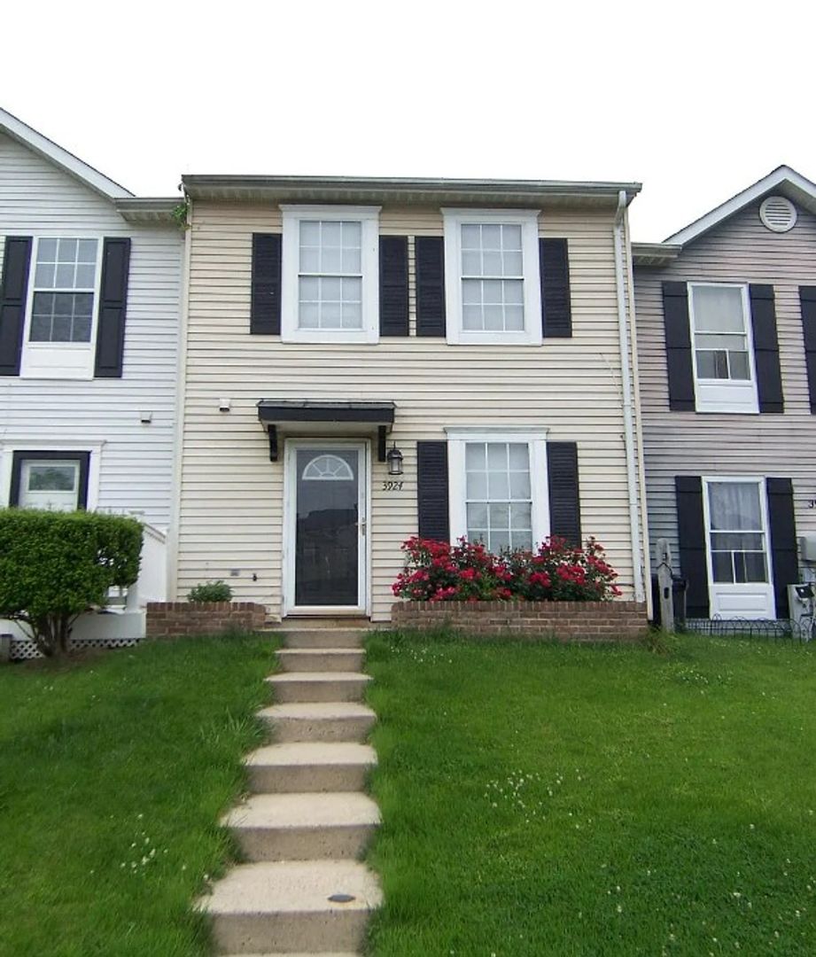 Middle River Townhome: 3924 Cutty Sark Rd